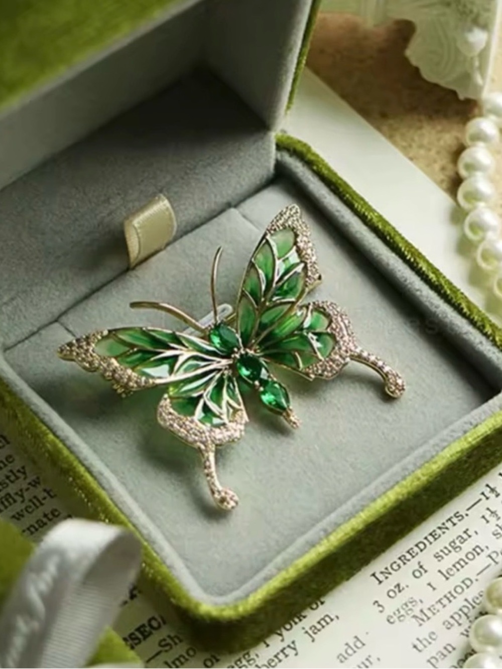 Brooch Green Crystal Butterfly
Brooch | Elegant Lapel Pin Jewelry - Picture 2 of 6